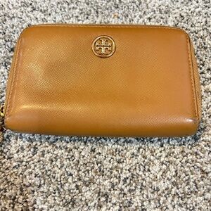 Tory Burch Robinson Zip Around Wristlet/wallet